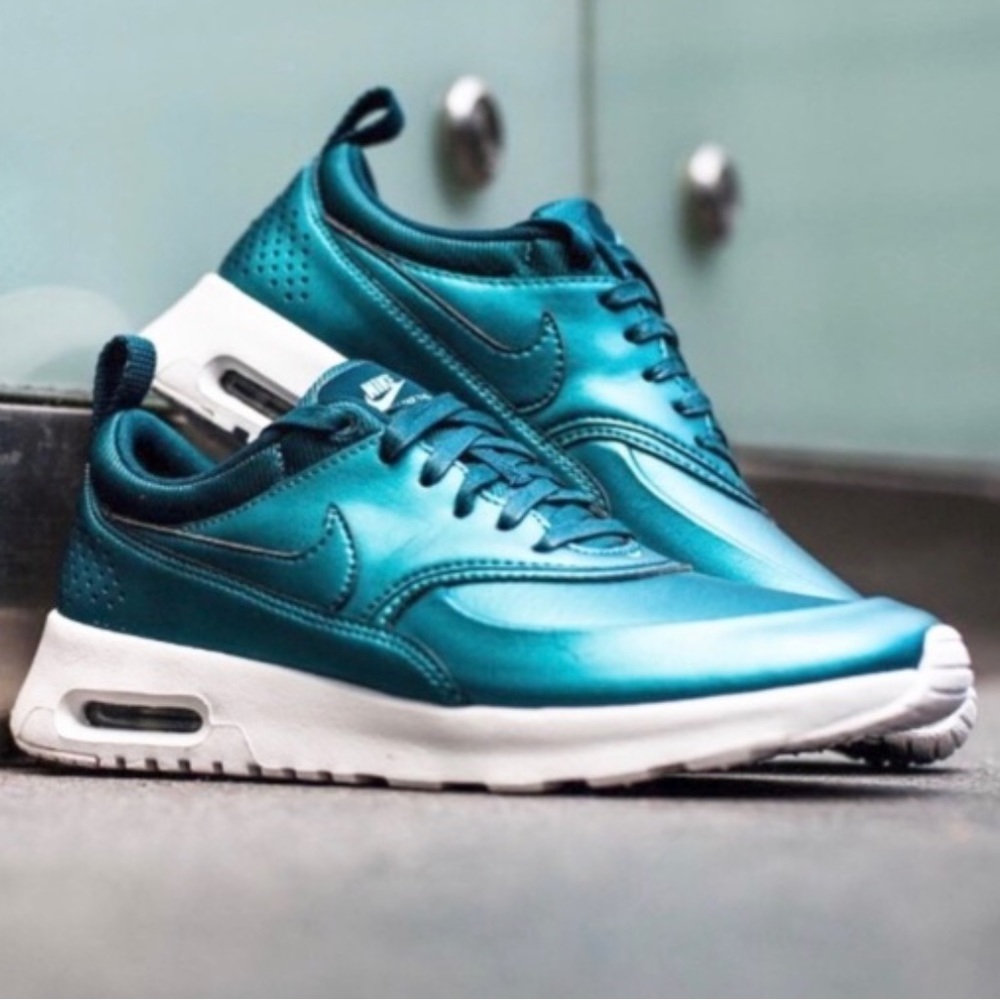 Nike Air Max Thea SE Sneakers in Sea Green